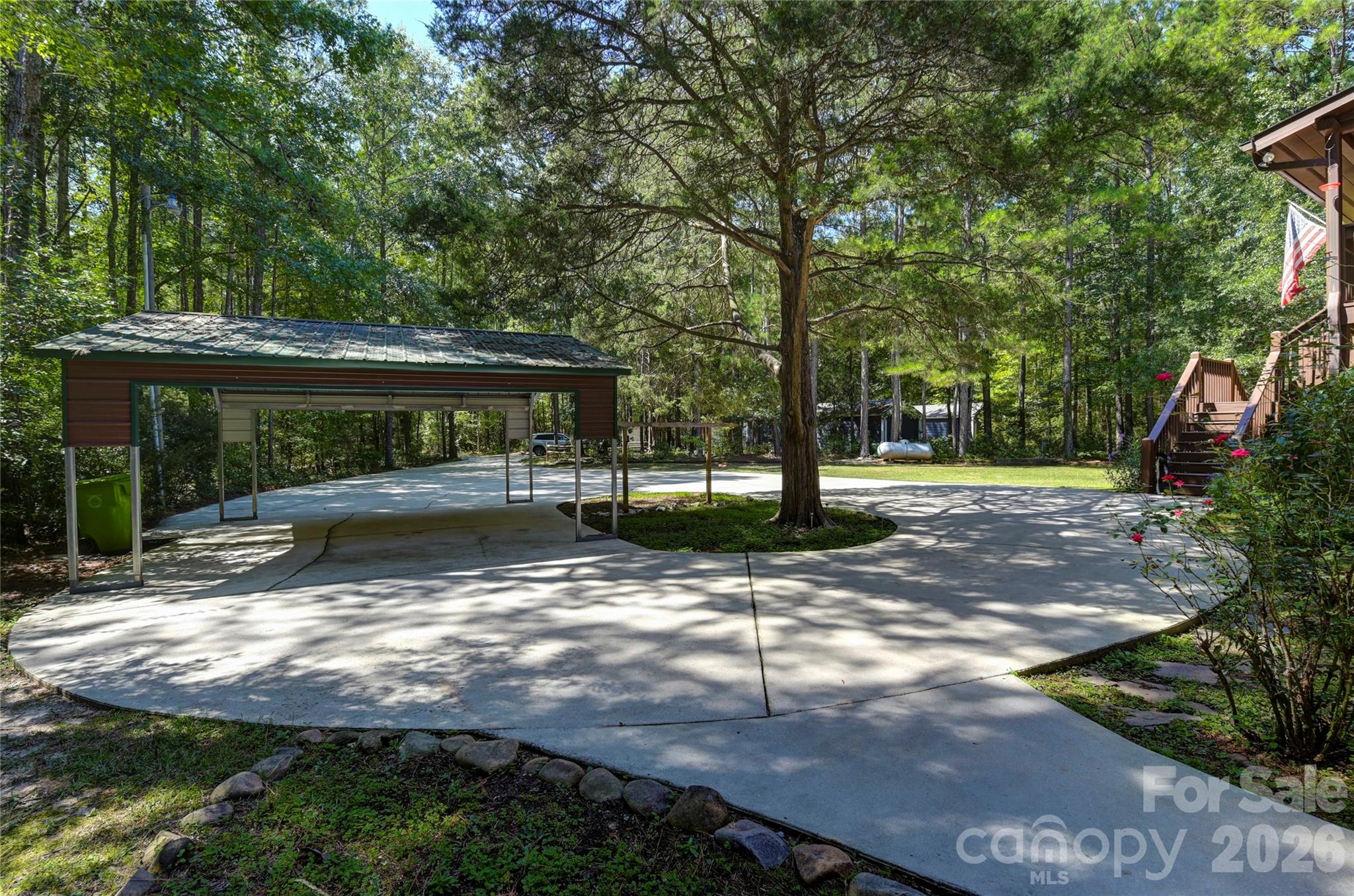 Carport and circular driveway - 1040 Lawhorn Road, Blythewood