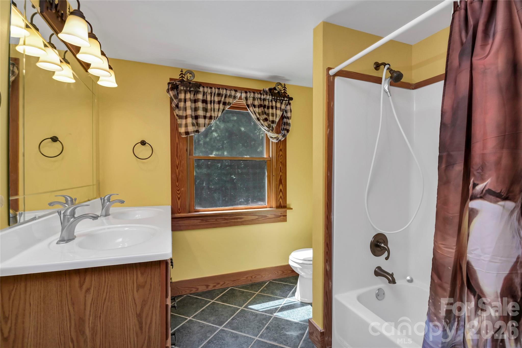 Full Bath on upper level - 1040 Lawhorn Road, Blythewood
