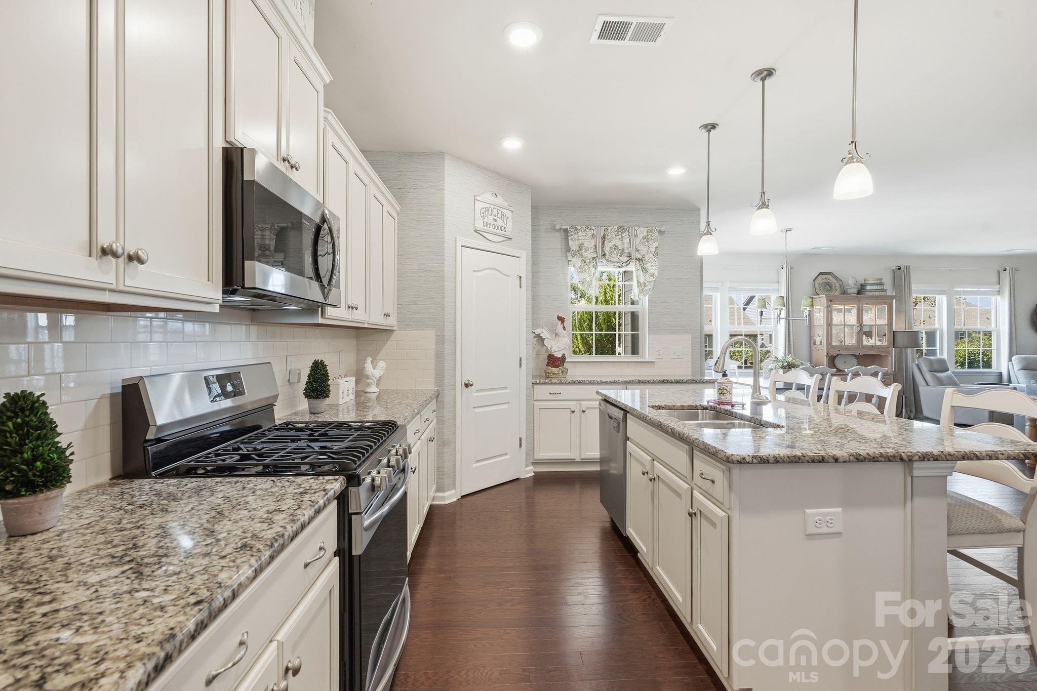 Single Family Residence at 7013 Hamilton Mill Drive, Waxhaw, photo 14 of 40