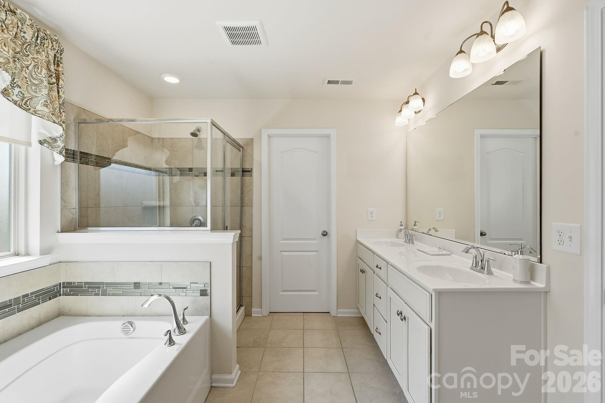 Single Family Residence at 7013 Hamilton Mill Drive, Waxhaw, photo 22 of 40