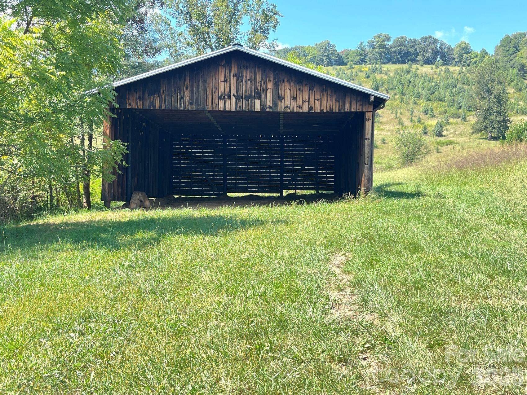 Hay barn is in great shape - 00 Don Felmet Road, Leicester