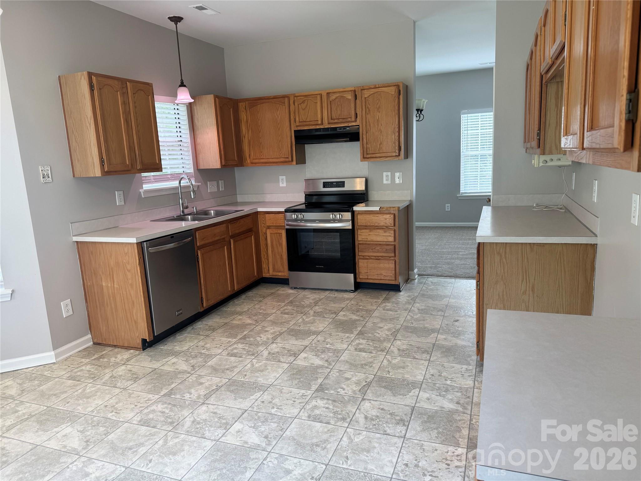 Single Family Residence at 8817 Elkins Park Drive, Matthews, photo 5 of 21