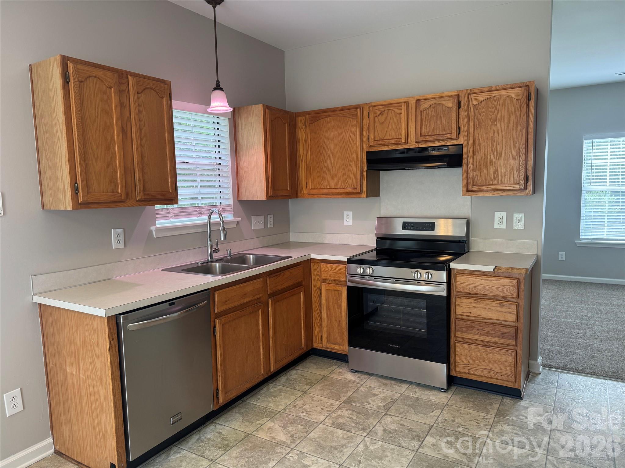 Single Family Residence at 8817 Elkins Park Drive, Matthews, photo 6 of 21