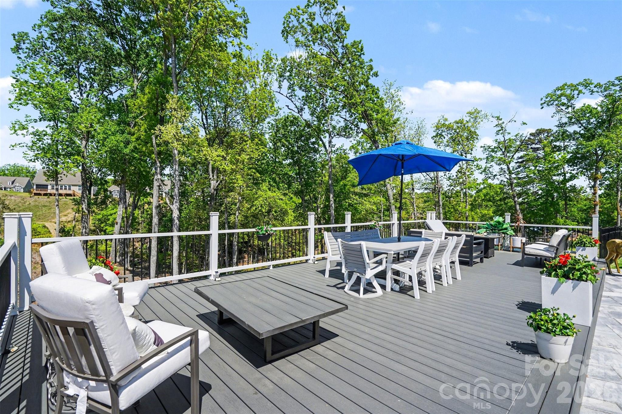 A big Trex deck that's easy to keep up, so you spend more time on the water and less on the to-do list. - 8027 Longwaters Court, York