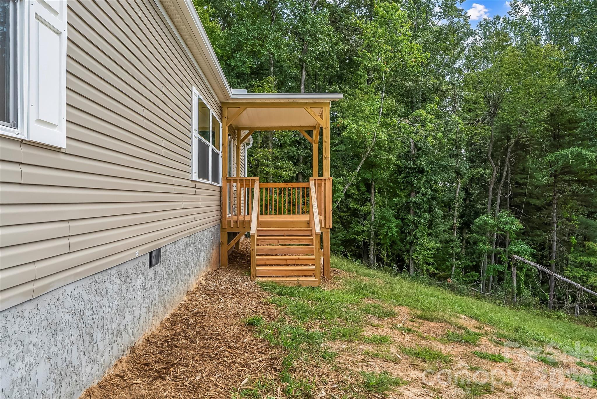 Single Family Residence at 162 Ada Way, Hendersonville, photo 2 of 24