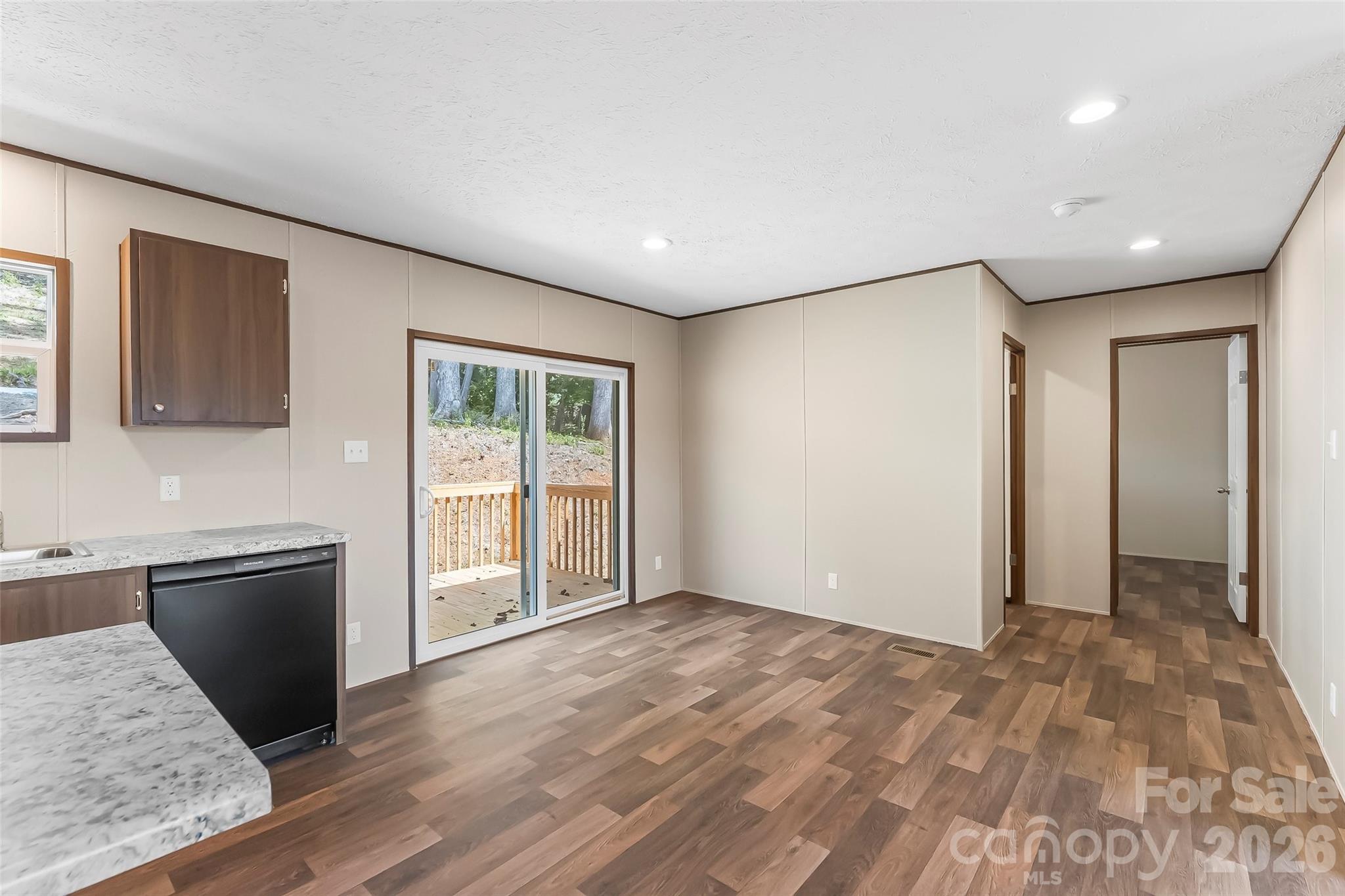 Single Family Residence at 162 Ada Way, Hendersonville, photo 9 of 24