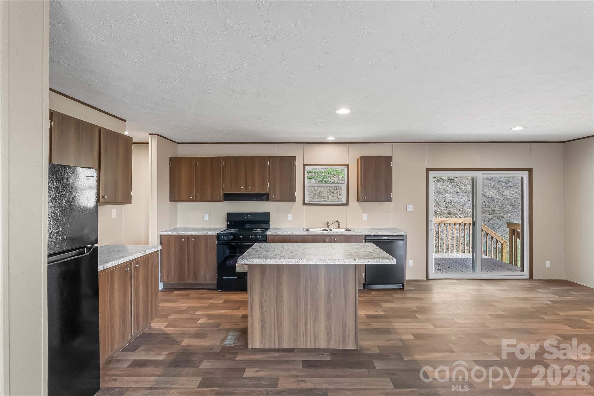 Single Family Residence at 179 Ada Way, Hendersonville, photo 9 of 23