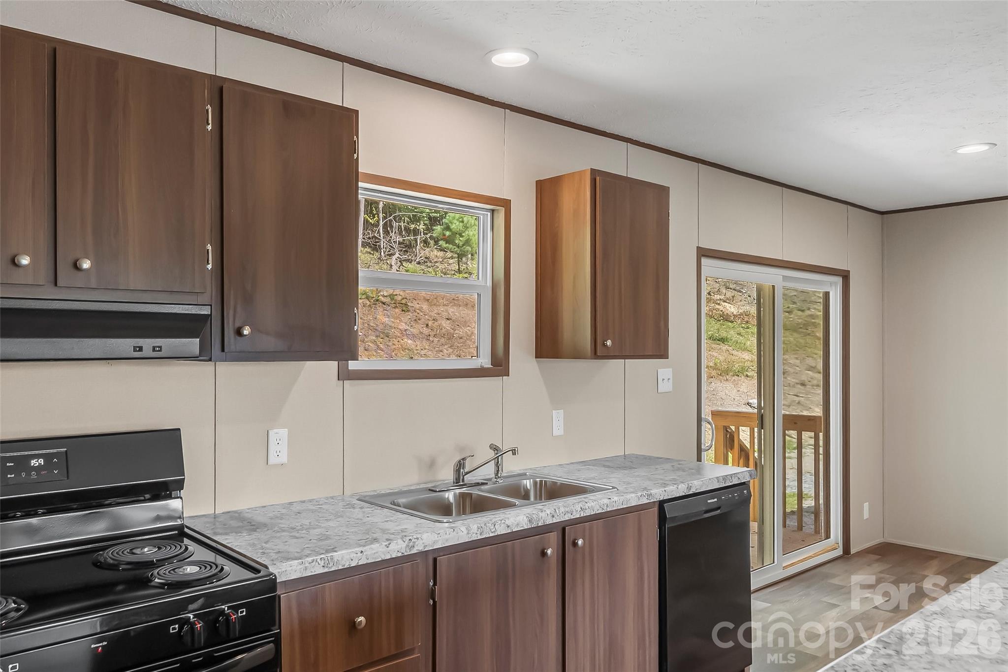 Single Family Residence at 179 Ada Way, Hendersonville, photo 10 of 23