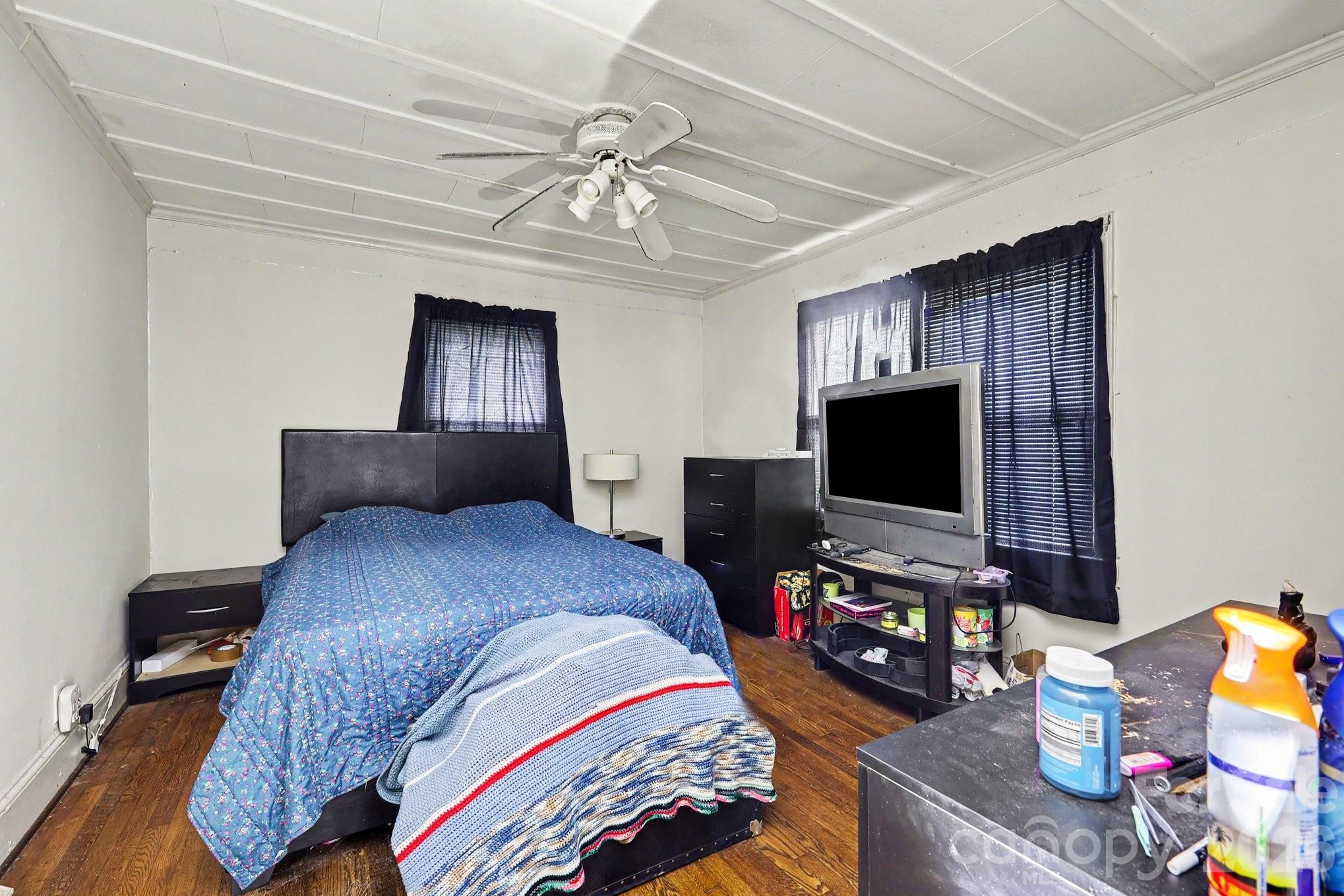 Single Family Residence at 321 N Bost Street, Statesville, photo 4 of 19