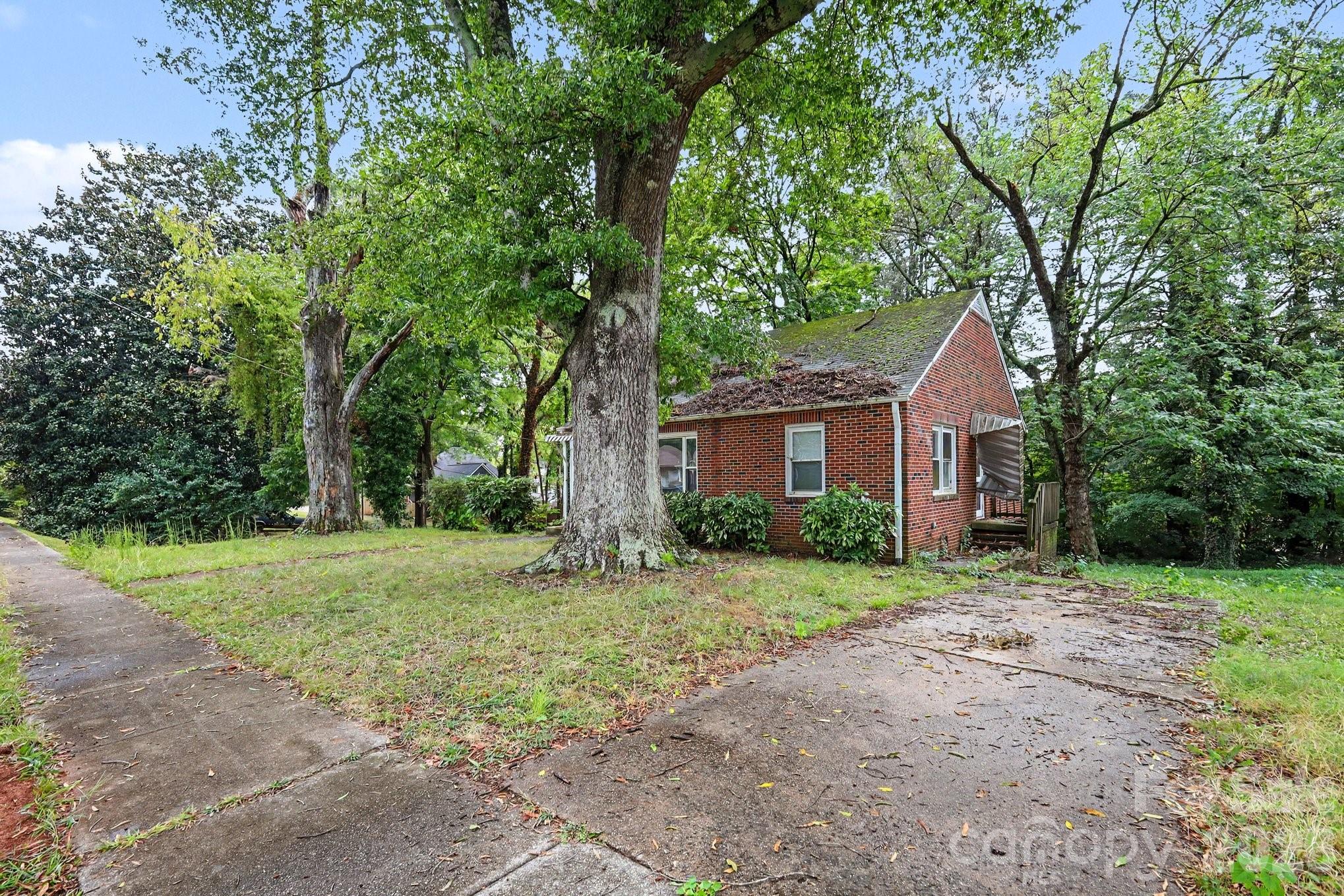 Single Family Residence at 321 N Bost Street, Statesville, photo 15 of 19