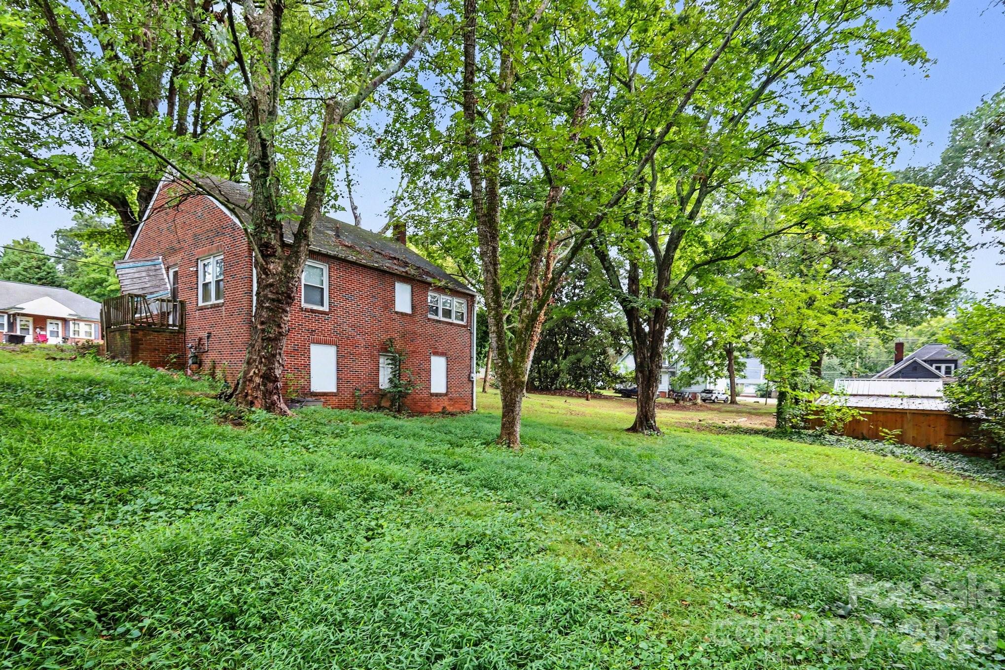 Single Family Residence at 321 N Bost Street, Statesville, photo 2 of 19