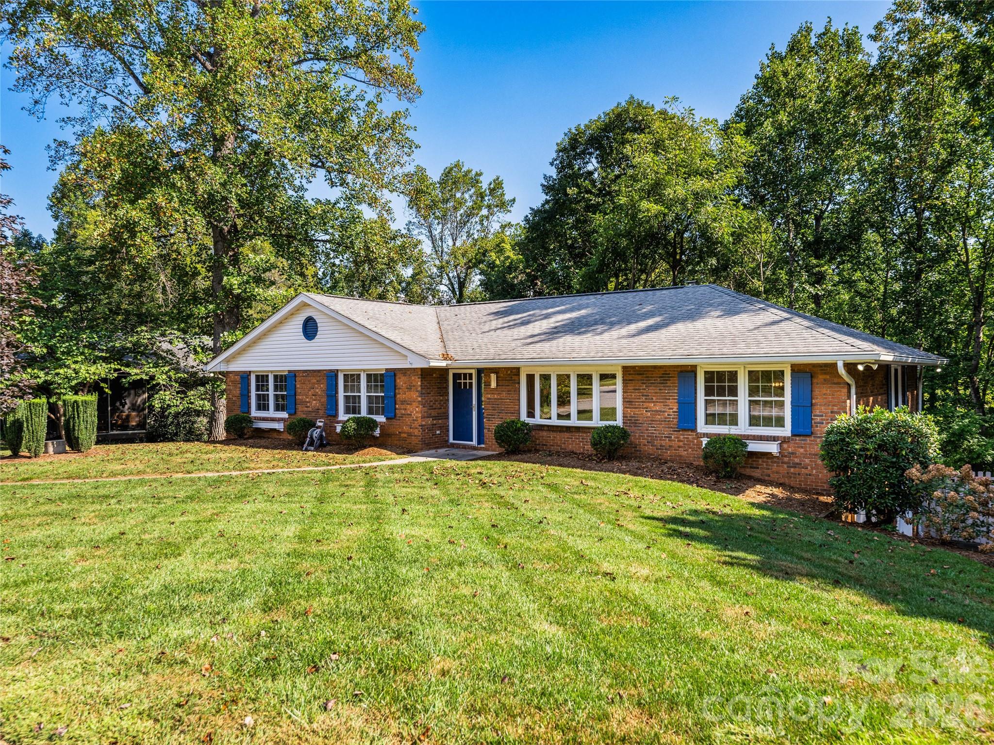 Single Family Residence at 531 Bluebird Ridge, Asheville, photo 3 of 37
