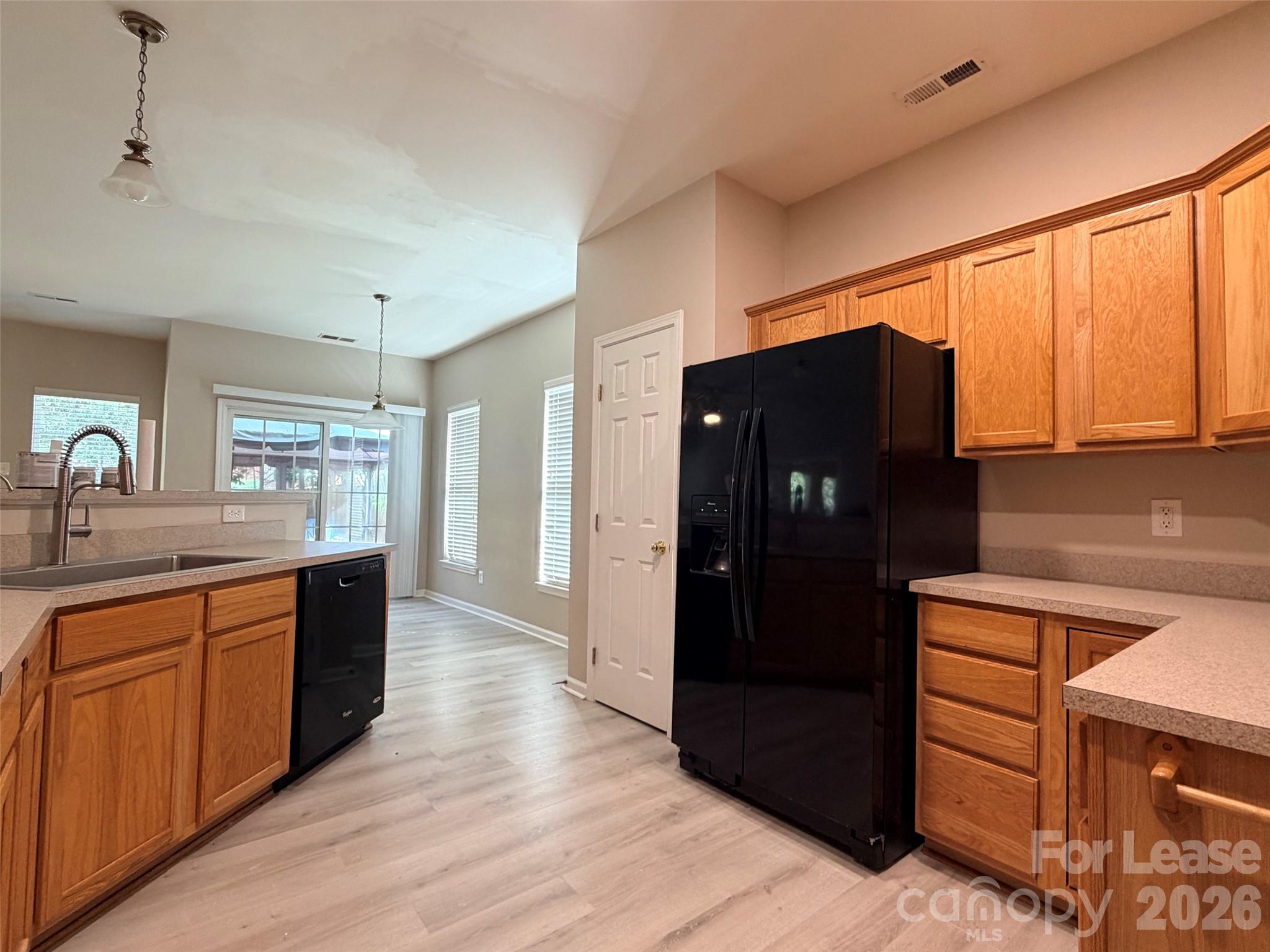 Single Family Residence at 7800 Antique Circle, Waxhaw, photo 7 of 26