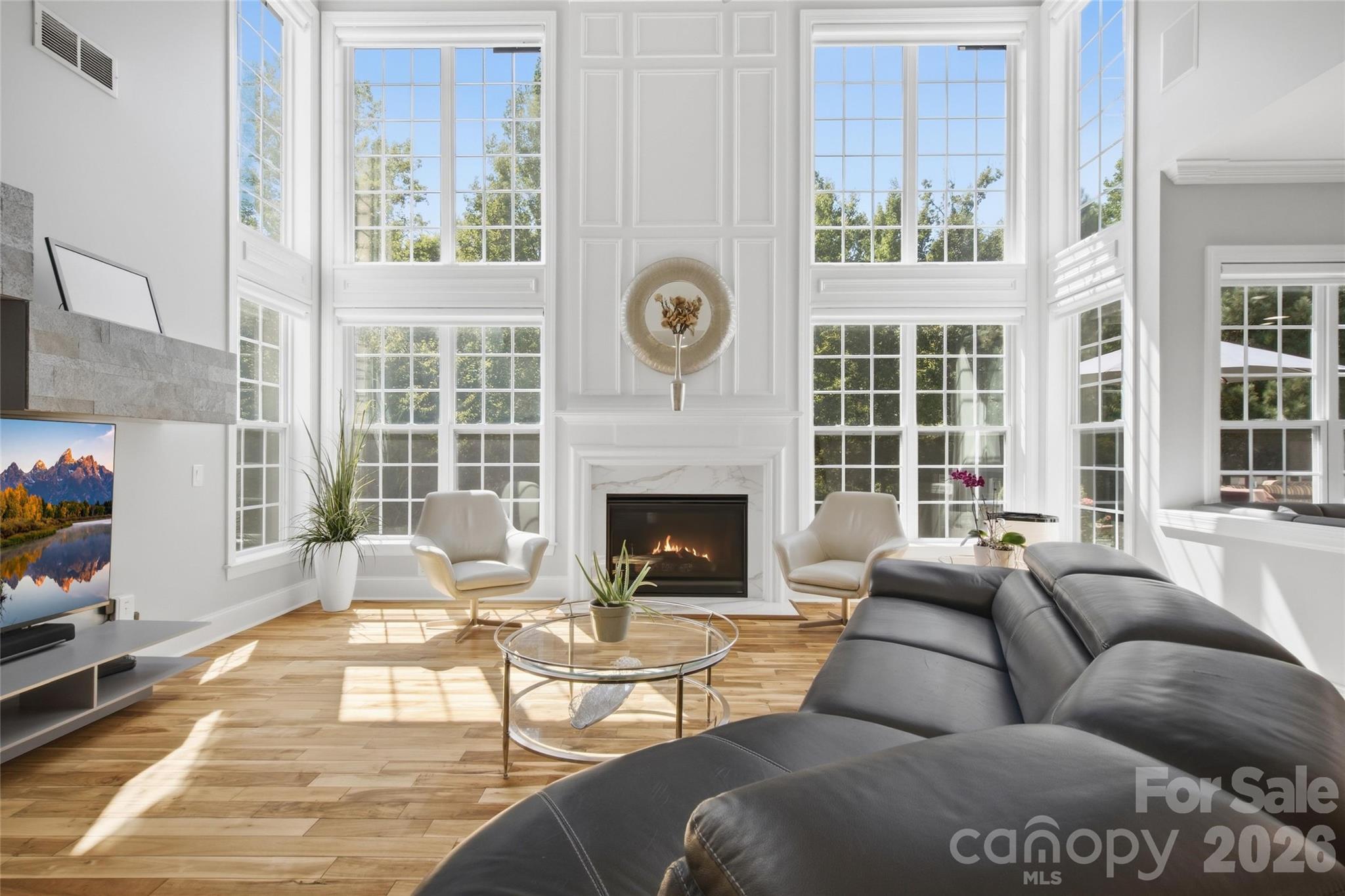 Porcelain fireplace surround - 5134 Cressingham Drive, Indian Land