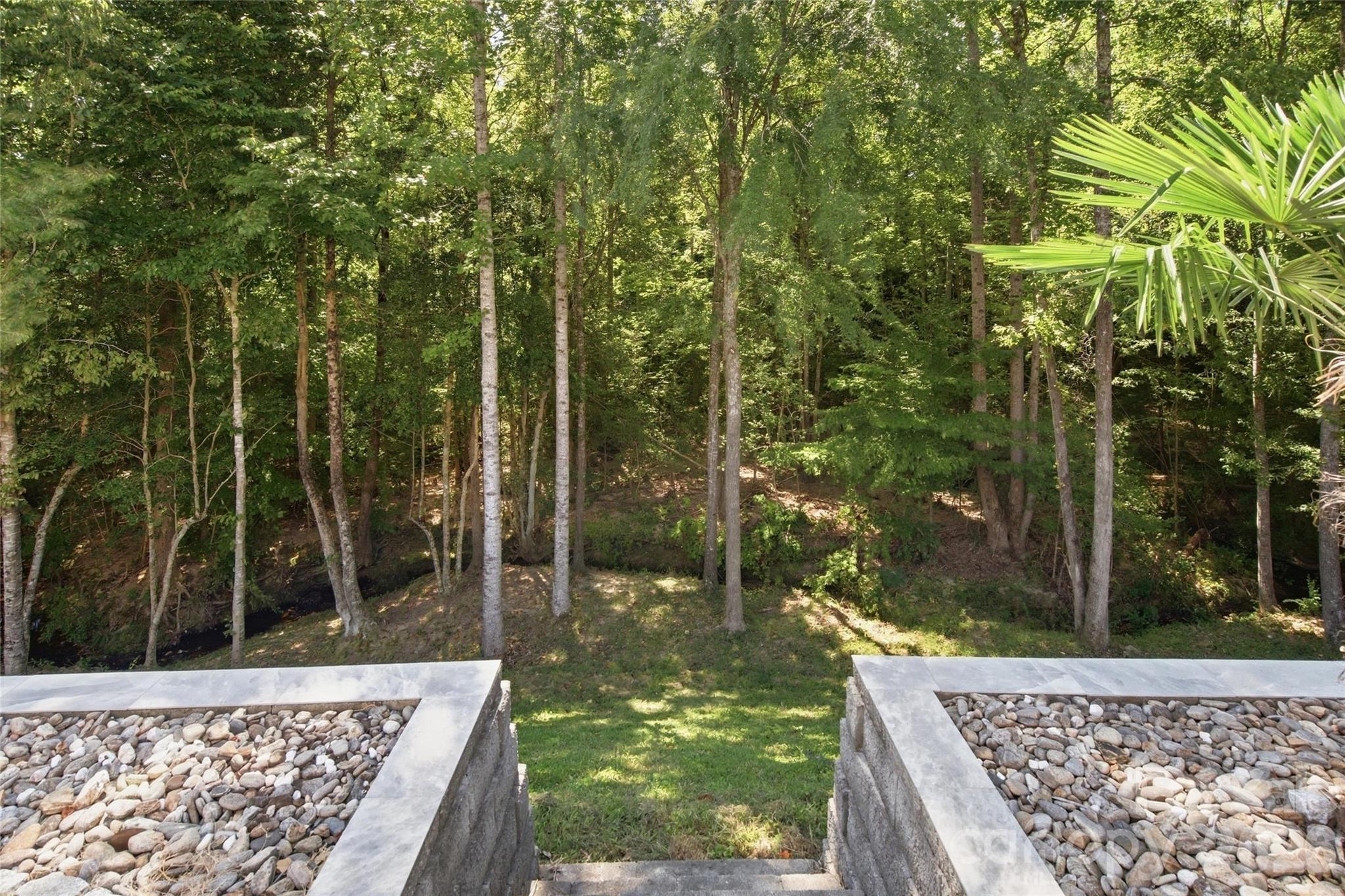 retaining wall and green space - 5134 Cressingham Drive, Indian Land