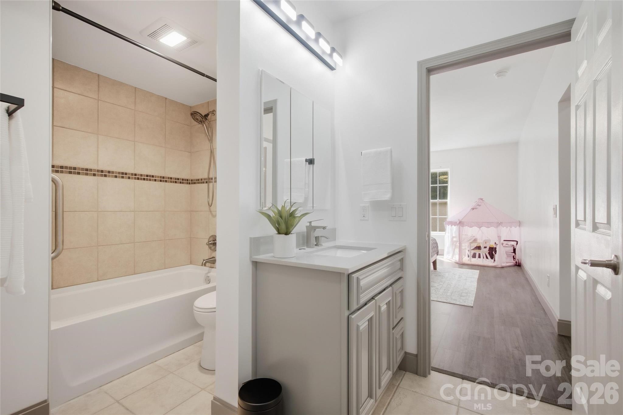 full on suite in basement - 5134 Cressingham Drive, Indian Land