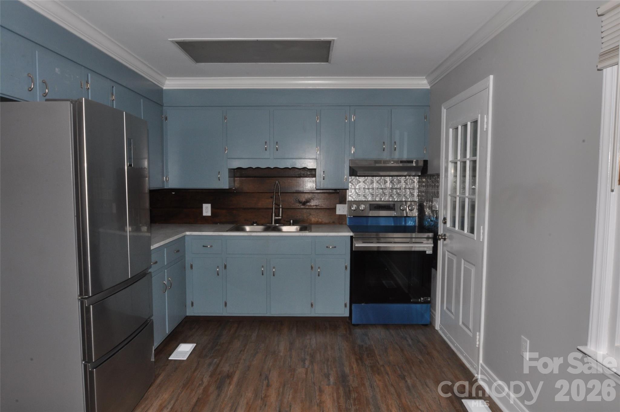Single Family Residence at 554 Gardendale Circle, Chester, photo 2 of 20