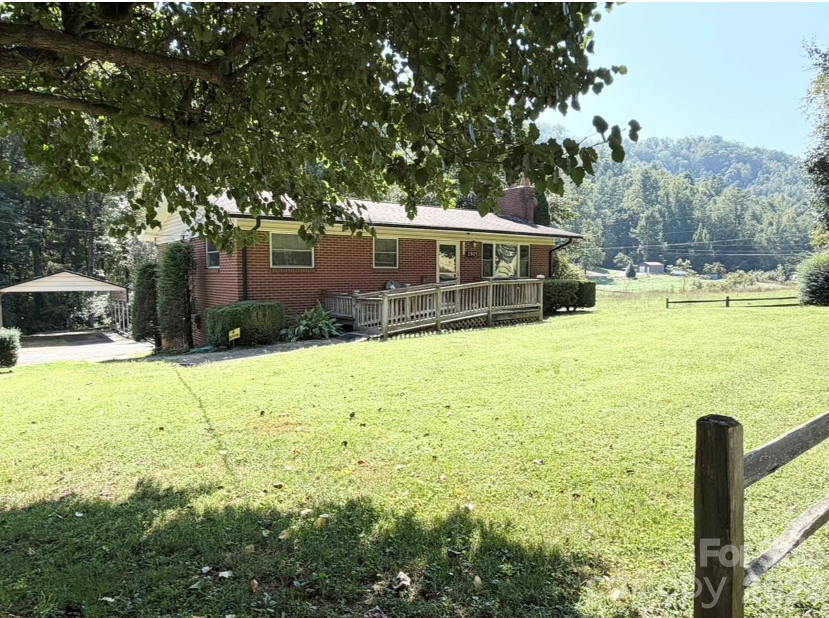 Single Family Residence at 2985 Collettsville Road, Lenoir, photo 2 of 25