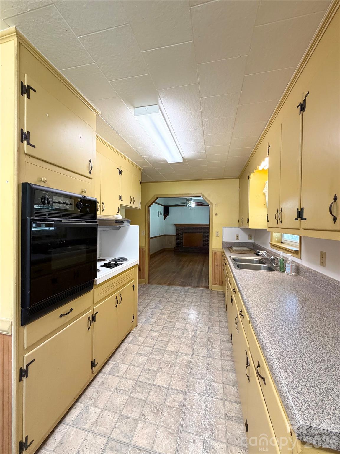 Single Family Residence at 2985 Collettsville Road, Lenoir, photo 10 of 25