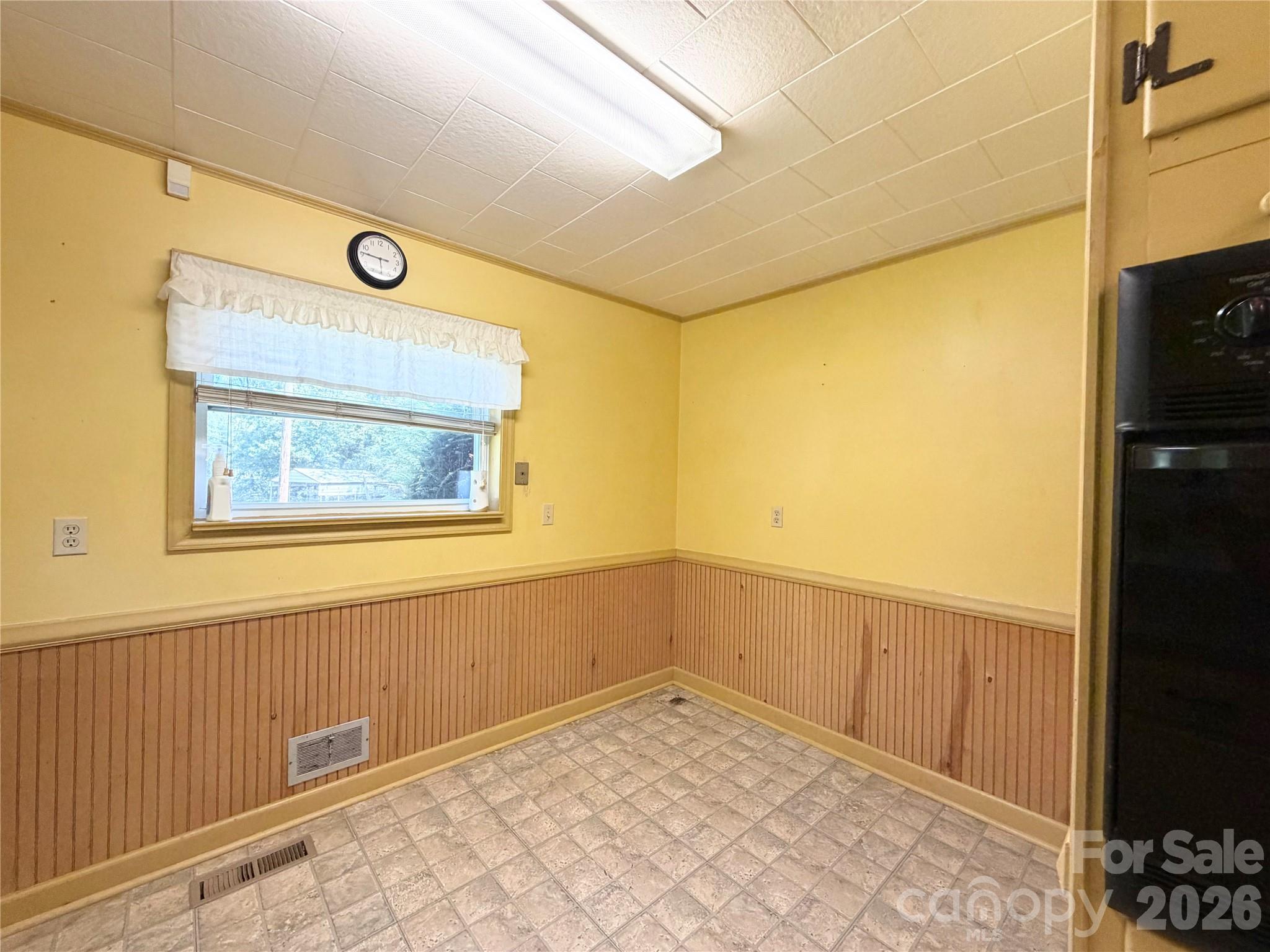 Single Family Residence at 2985 Collettsville Road, Lenoir, photo 11 of 25
