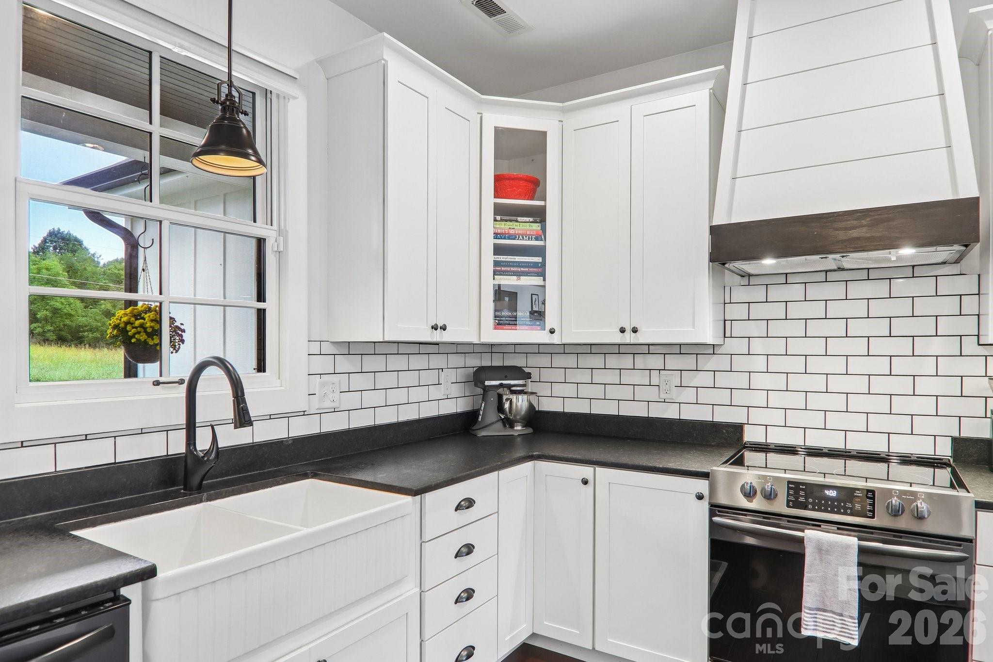 Single Family Residence at 107 New Pinner Place, Arden, photo 14 of 46