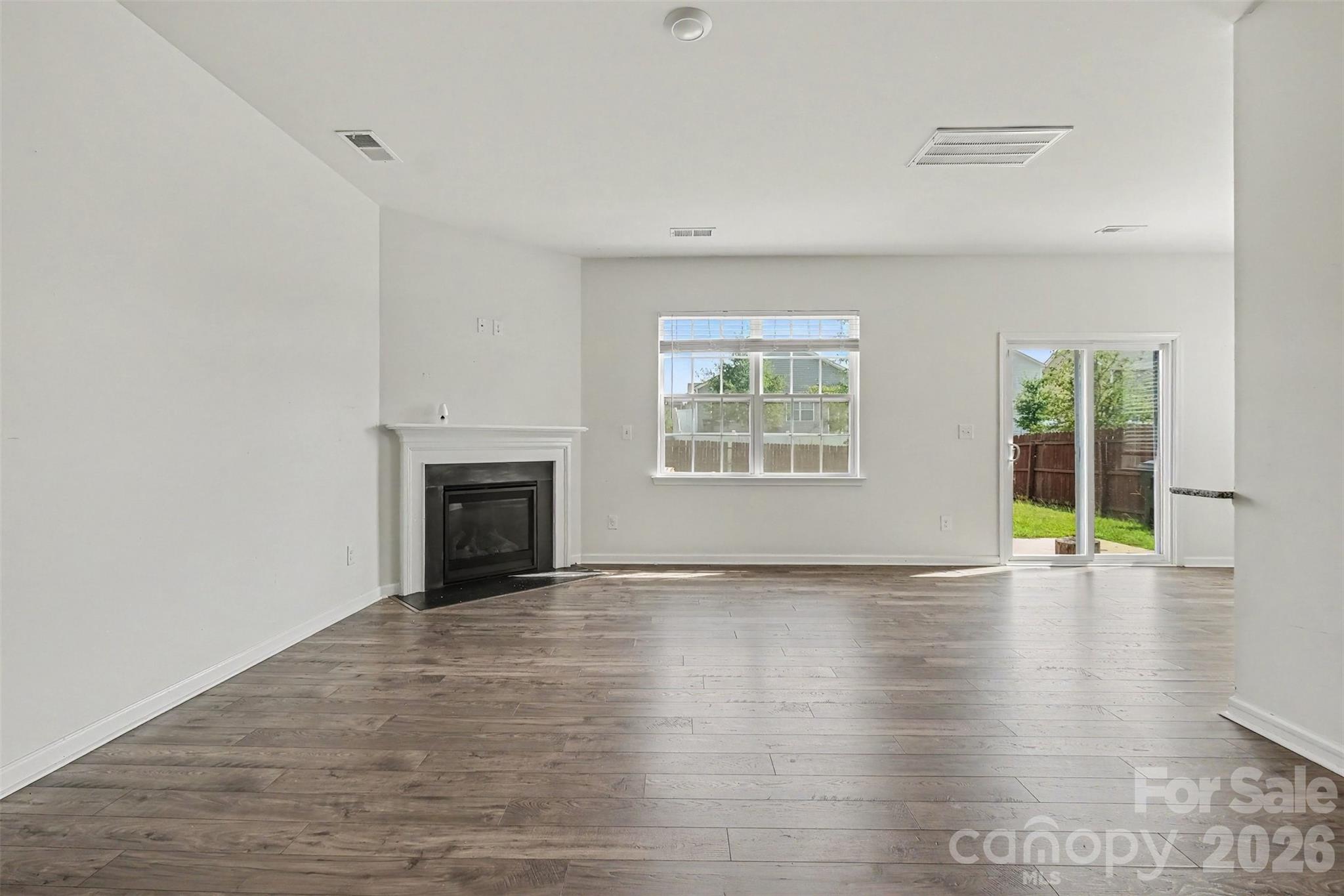 Single Family Residence at 7577 Nolen Farm Drive, Gastonia, photo 2 of 34