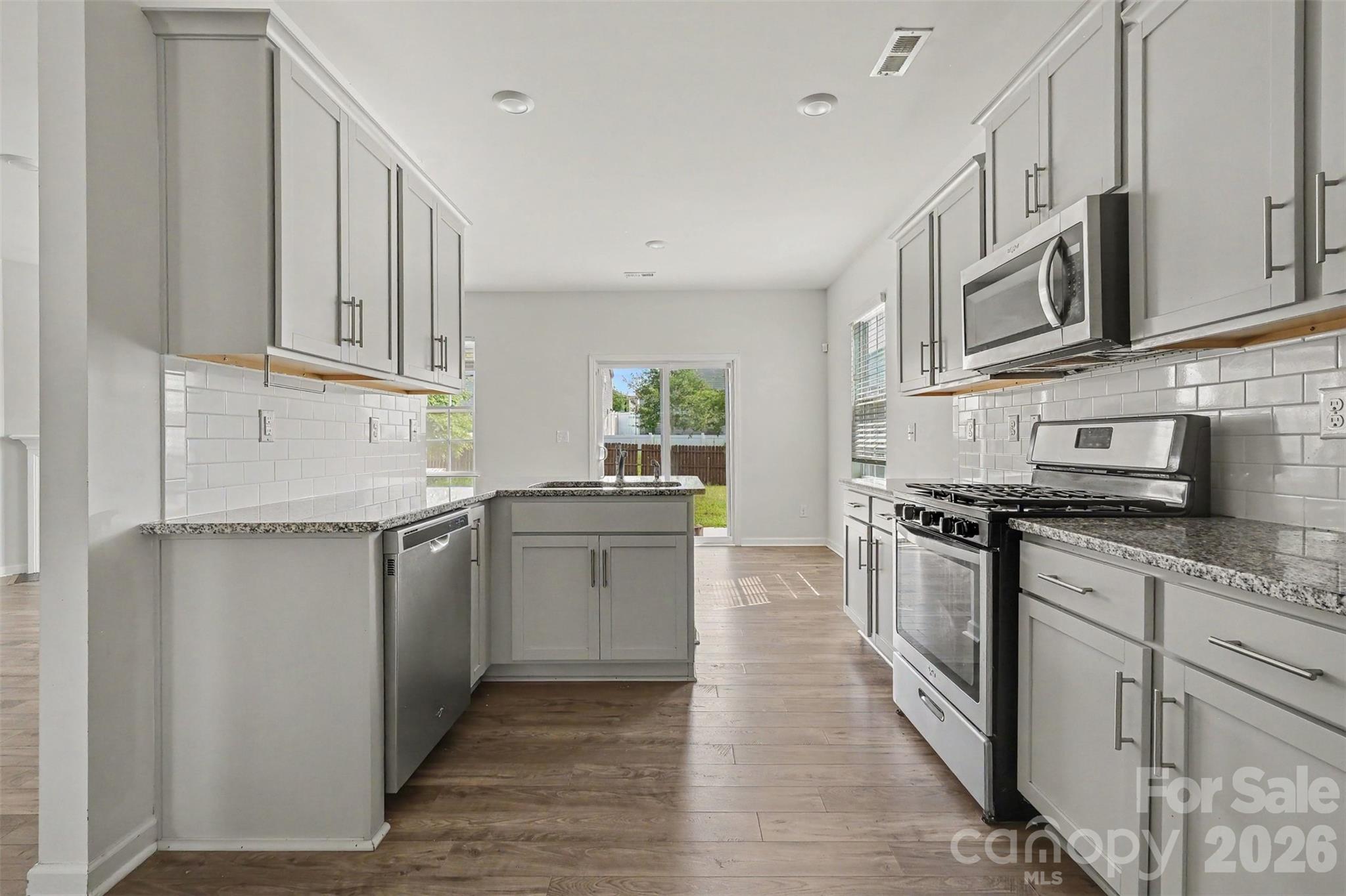 Single Family Residence at 7577 Nolen Farm Drive, Gastonia, photo 4 of 34