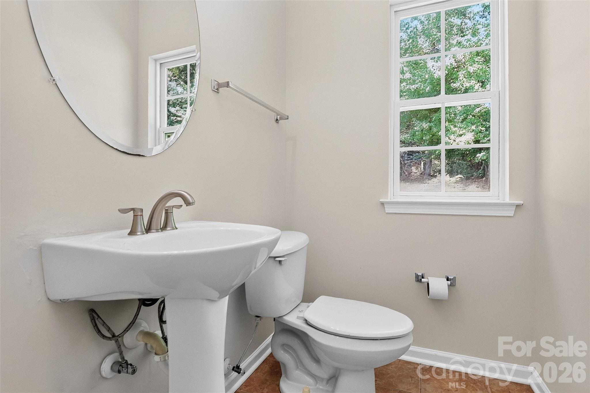 Half bathroom - 7709 Greylock Ridge Road, Matthews