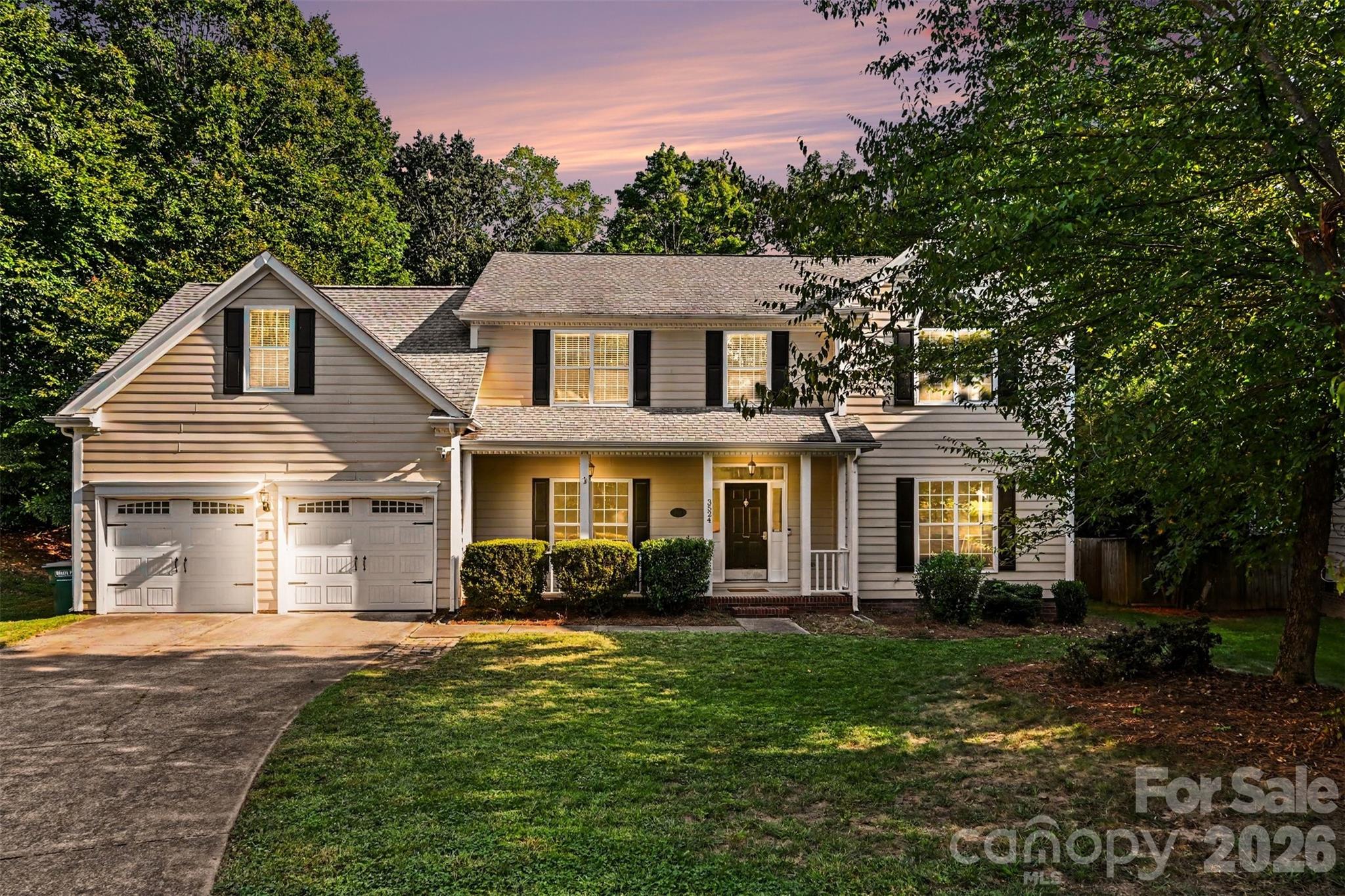 Single Family Residence at 3524 Crescent Knoll Drive, Matthews, photo 2 of 37