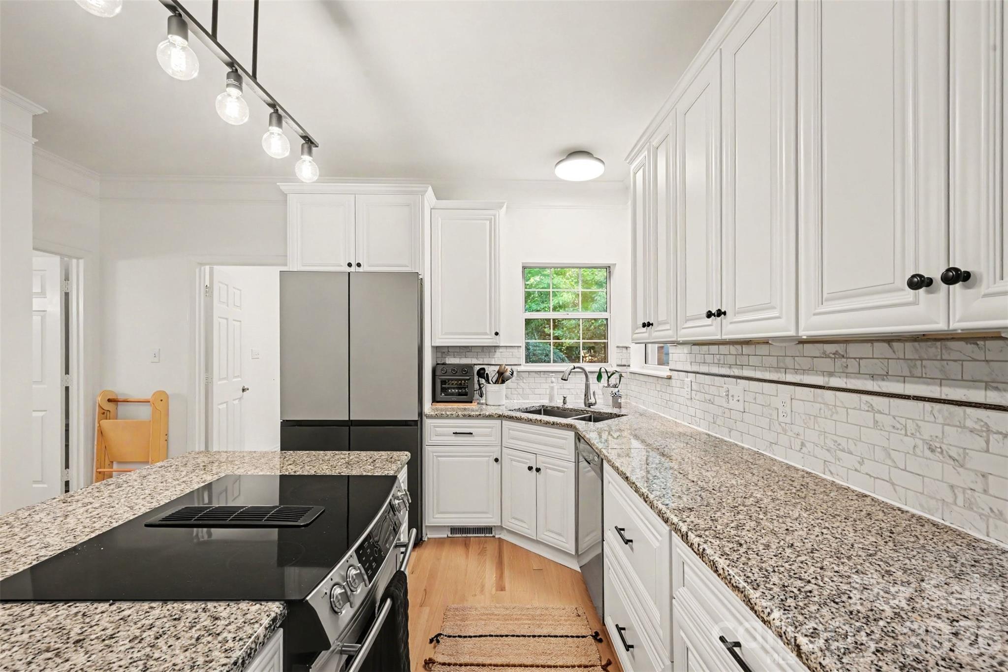 Single Family Residence at 3524 Crescent Knoll Drive, Matthews, photo 16 of 37