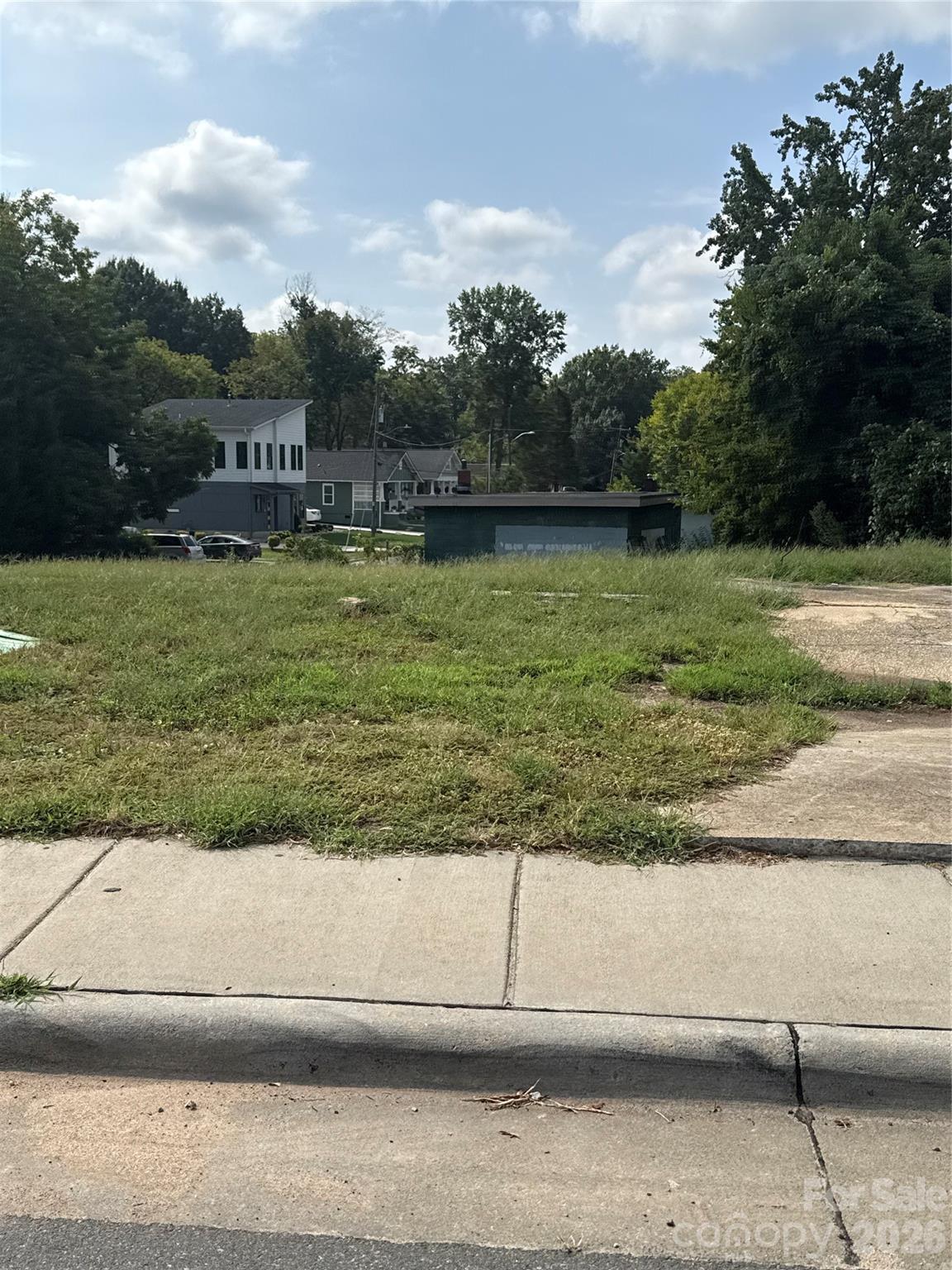 Sloped lot that sits above adjacent lots. - 1200 Parkwood Avenue, Charlotte
