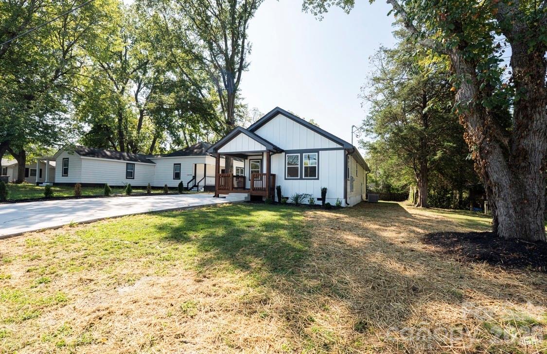 Single Family Residence at 1407 Birch Street, Kannapolis, photo 2 of 31