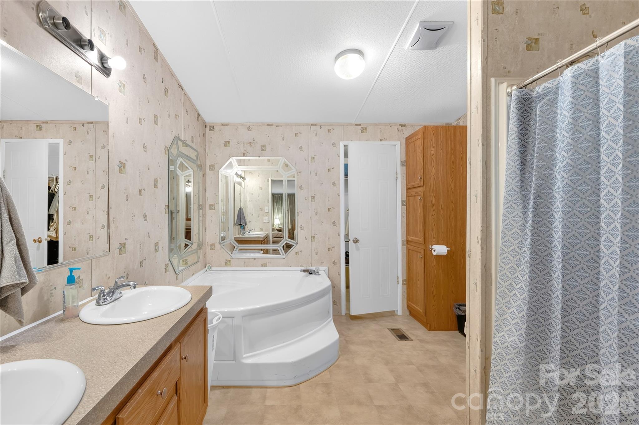 Single Family Residence at 506 Salem Church Road, Maiden, photo 17 of 31