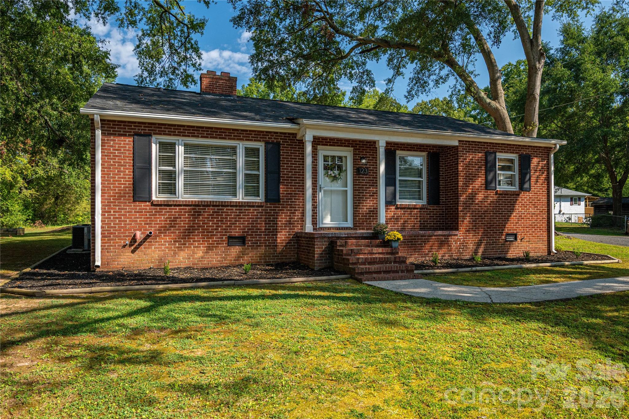 Single Family Residence at 123 E Dixon Street, Lincolnton, photo 4 of 32