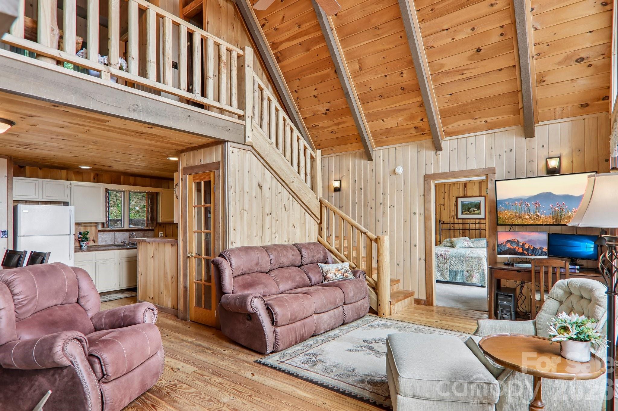 Cozy Great Room - 459 Lookout Drive, Mars Hill