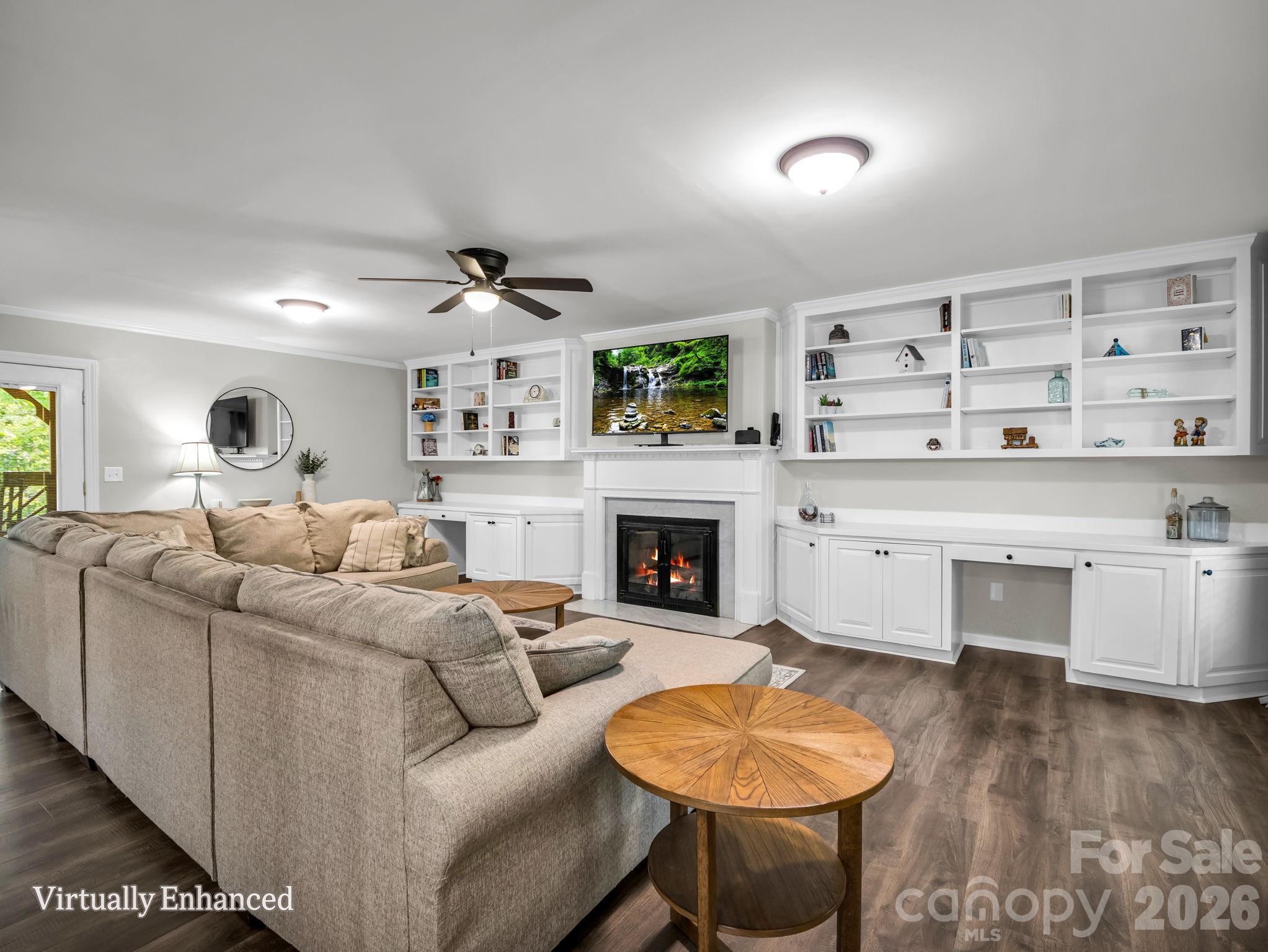 Gorgeous living room with built-ins and fireplace - 215 Hillcrest Drive, Columbus
