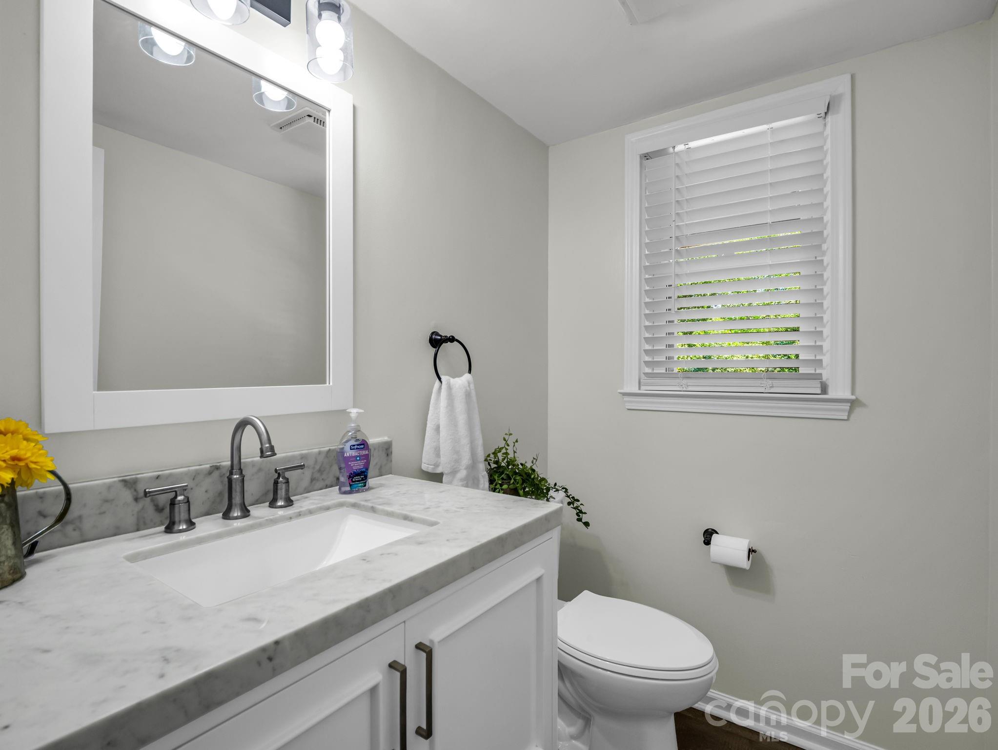 half bath on main level - 215 Hillcrest Drive, Columbus