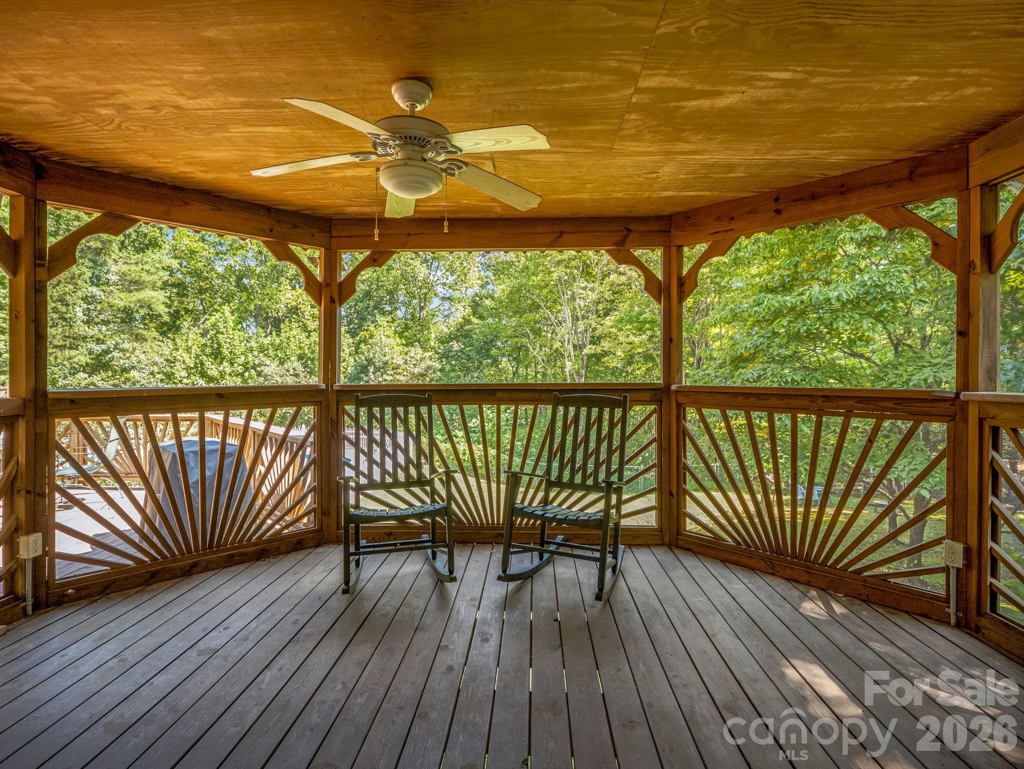 screened porch - 215 Hillcrest Drive, Columbus