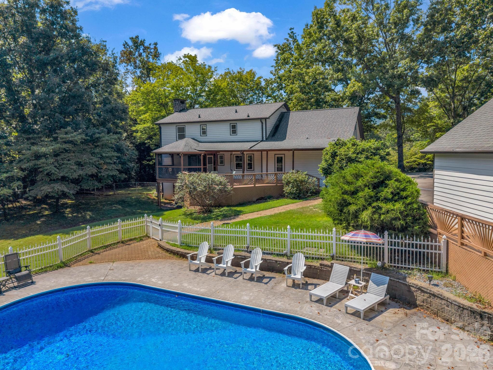 Single Family Residence at 215 Hillcrest Drive, Columbus, photo 37 of 48