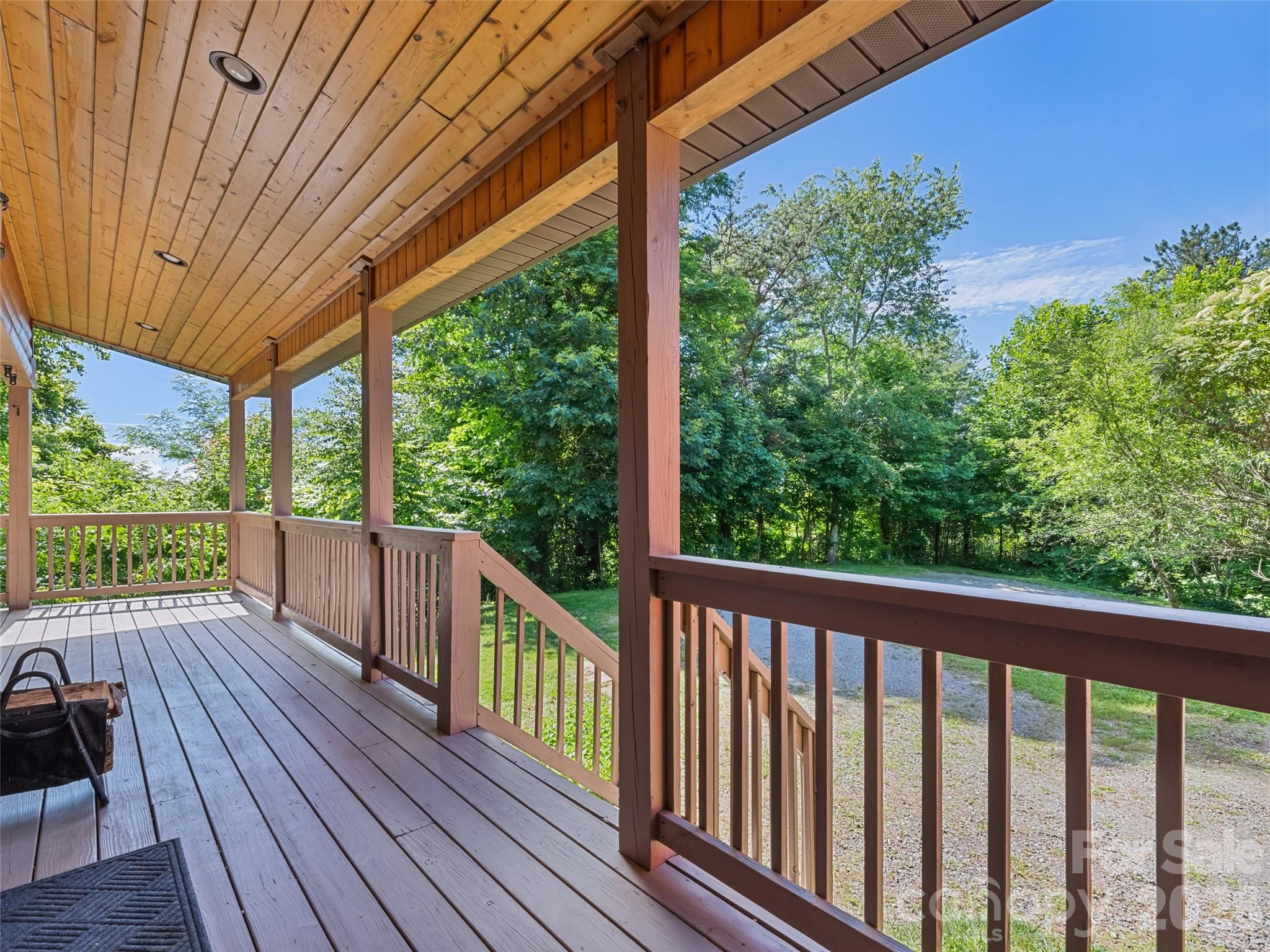 Covered entry a spacious driveway - 51 Stony Pond Lane, Canton
