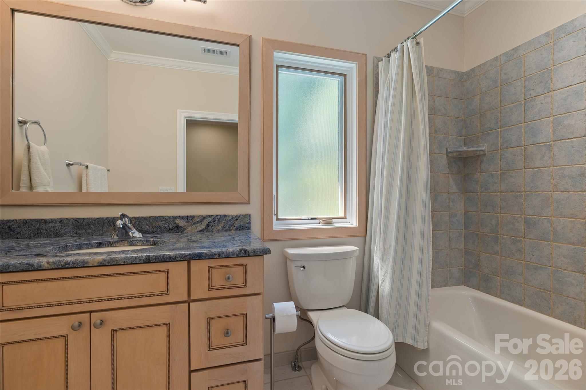 Well-appointed full second/guest bath with tiled tub/shower surround. - 174b Marina Cove, Waynesville