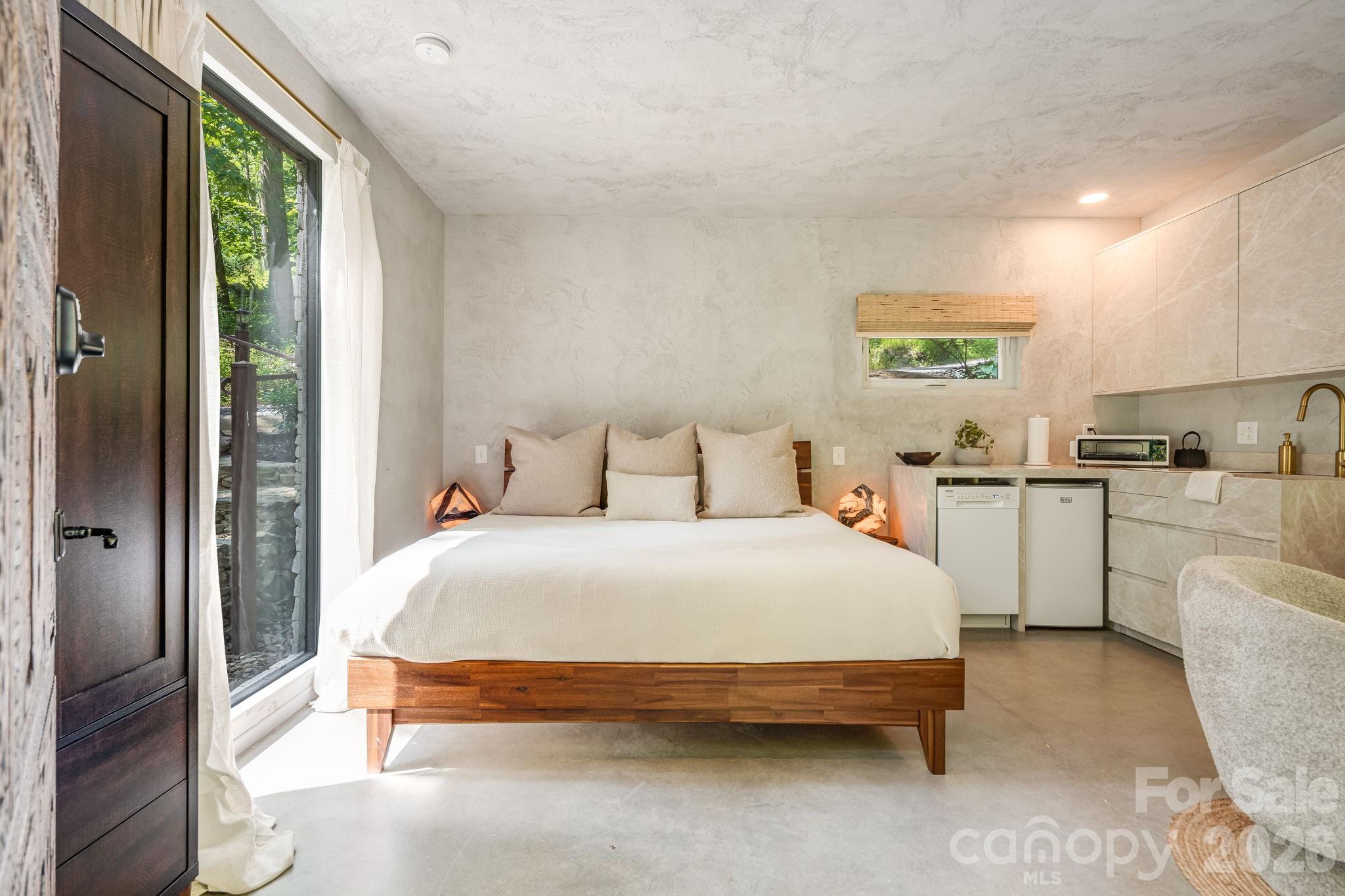 Portfolio at 6 and 8 Azura Gdns None, Weaverville, photo 8 of 14