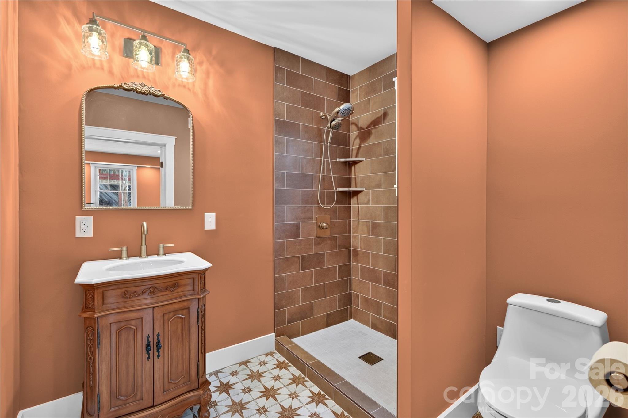 Ensuite Bathroom Off Downstairs Bedroom - 39 S Main Street, Marshall
