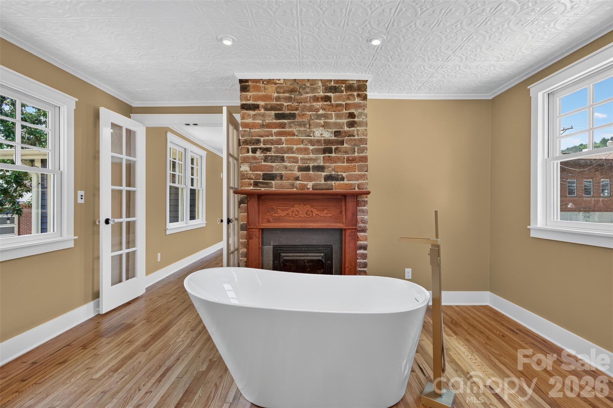 Soaking Tub - 39 S Main Street, Marshall