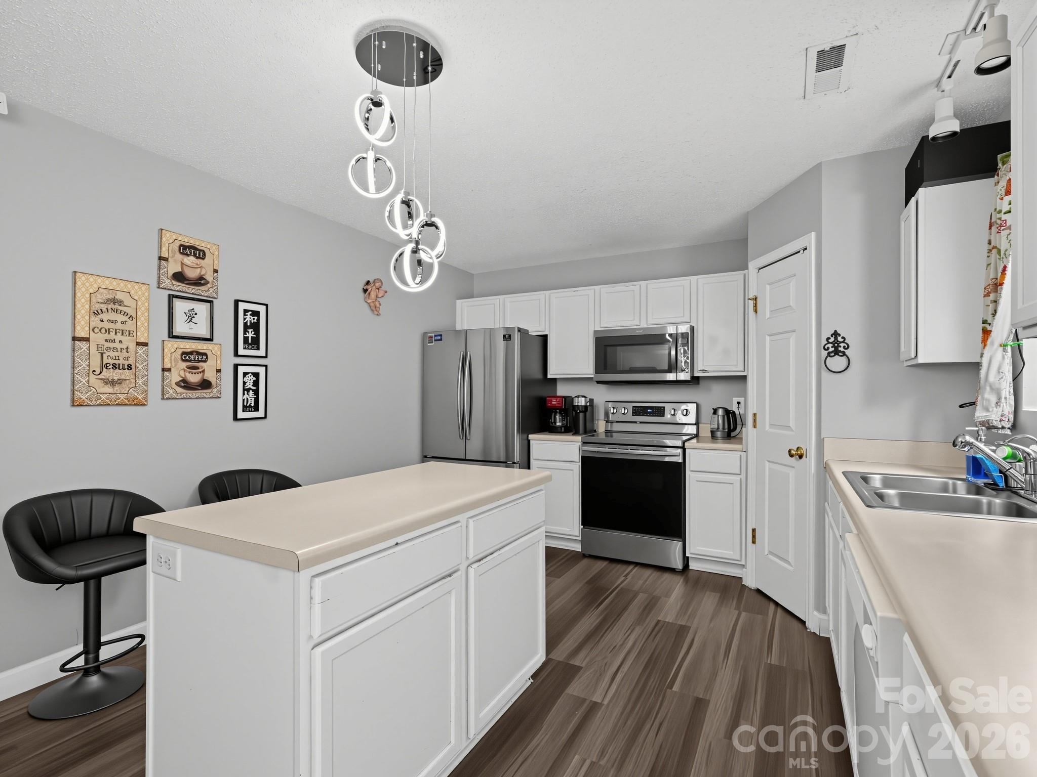 Kitchen - 1670 Coryton Way, High Point