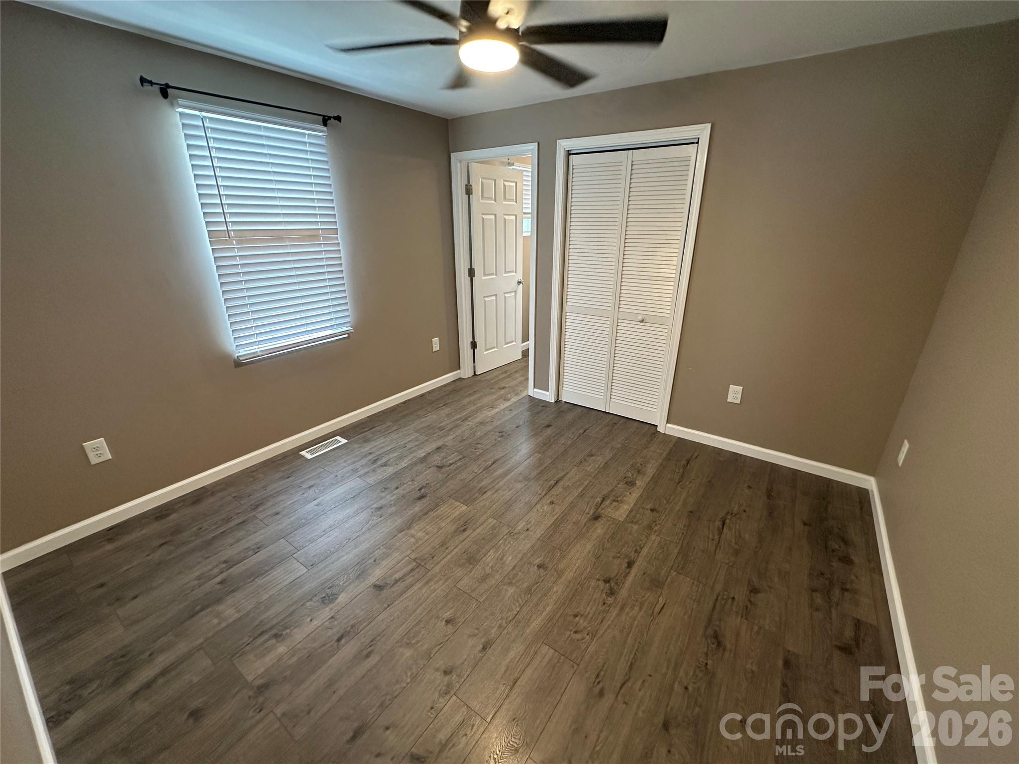 Single Family Residence at 106 Deer Field Drive, New London, photo 13 of 48