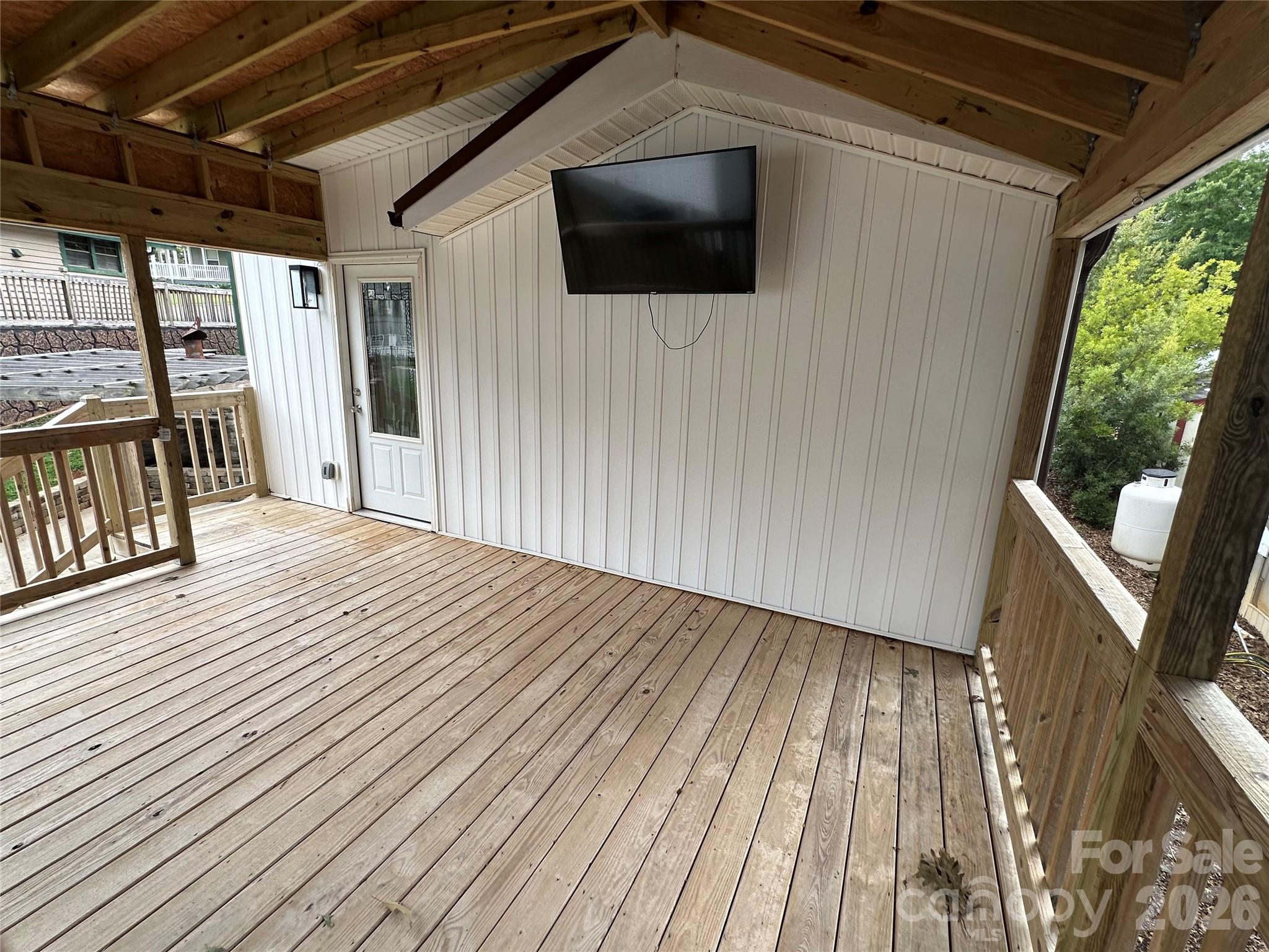 Single Family Residence at 106 Deer Field Drive, New London, photo 2 of 48