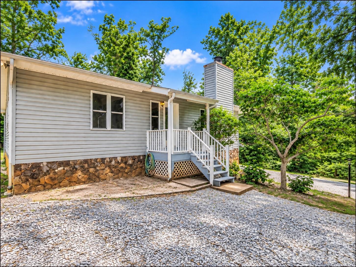 Single Family Residence at 1943 Landrum Road, Columbus, photo 6 of 32