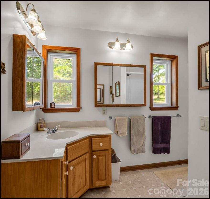Primary bath on main - 1943 Landrum Road, Columbus