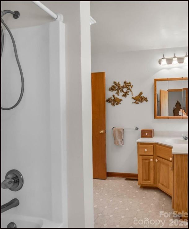 2nd pic of dual entrance primary bath on main - 1943 Landrum Road, Columbus